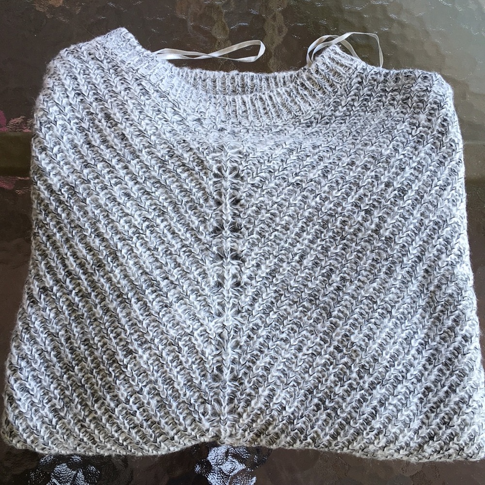 CHUNKY SWEATER